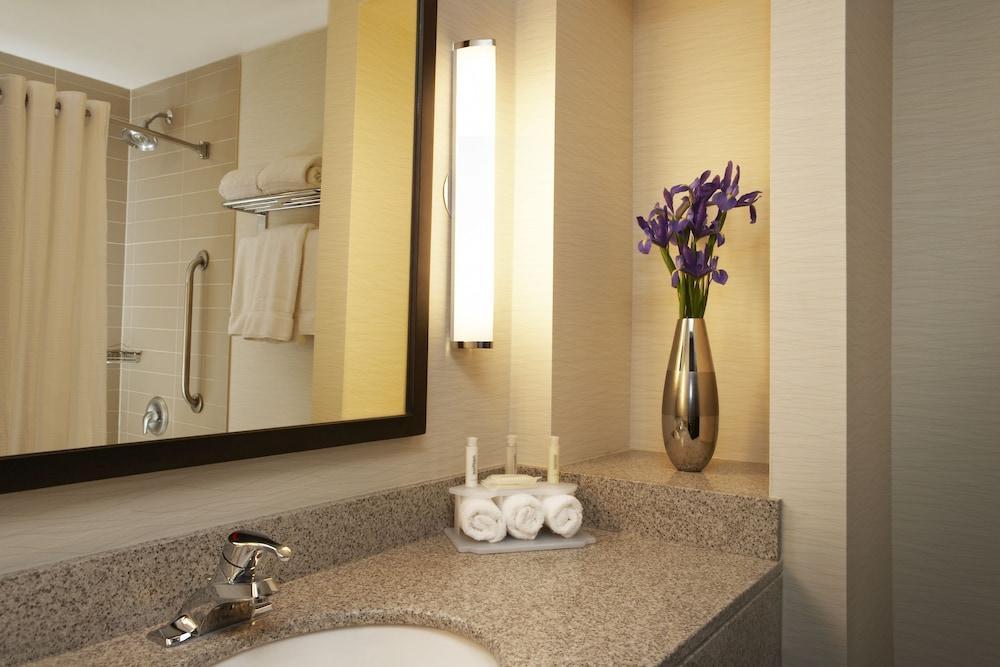 Holiday Inn Express & Suites Vaughan-Southwest By Ihg Ngoại thất bức ảnh