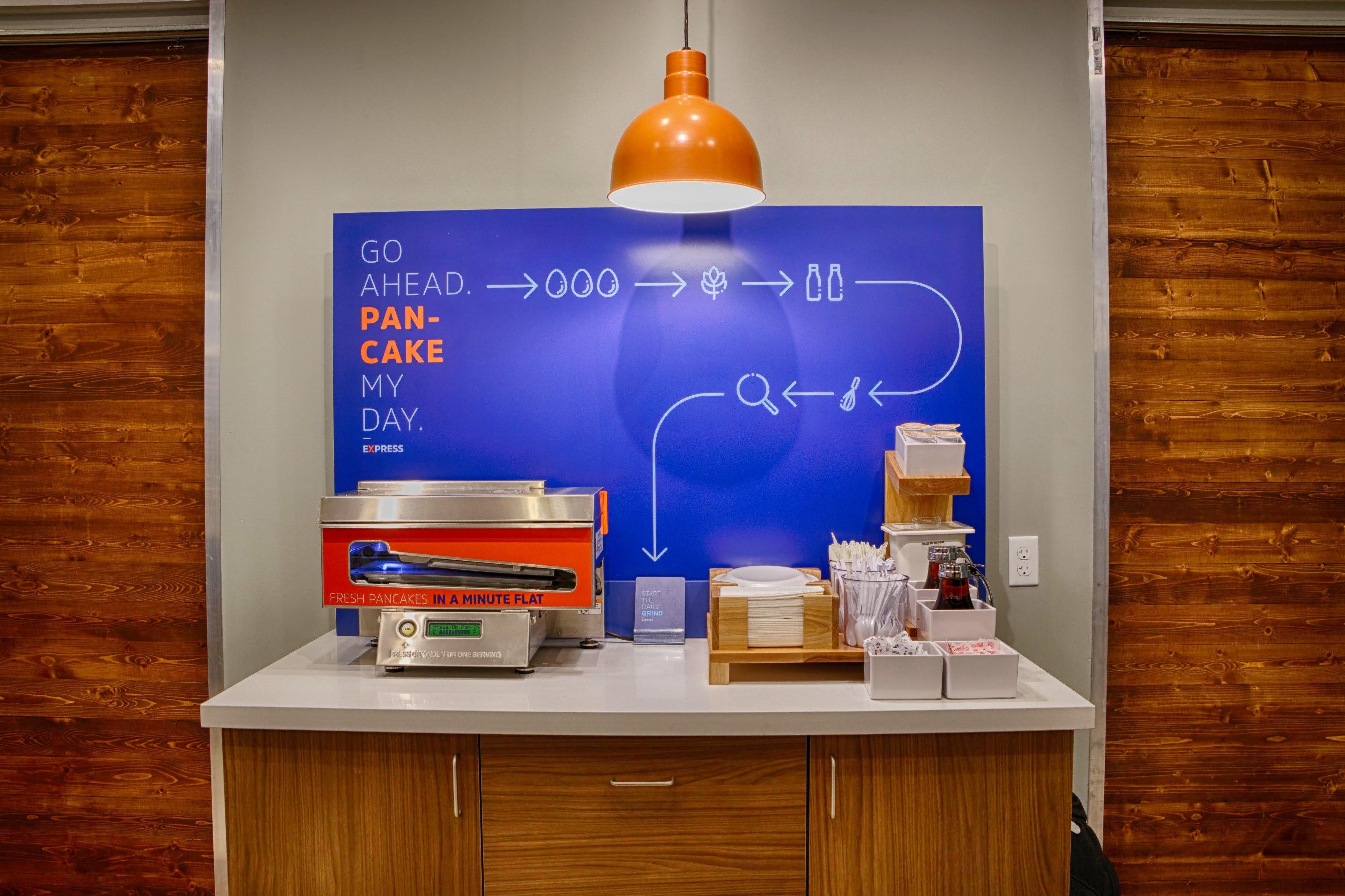 Holiday Inn Express & Suites Vaughan-Southwest By Ihg Ngoại thất bức ảnh