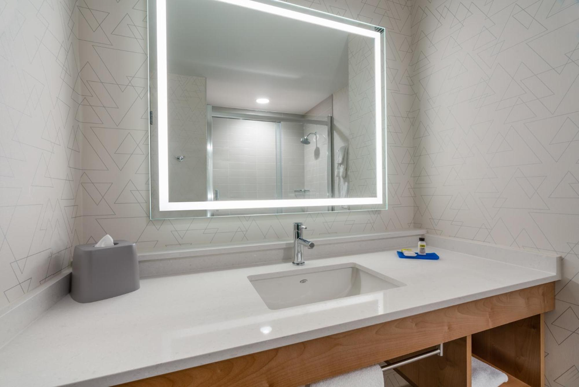 Holiday Inn Express & Suites Vaughan-Southwest By Ihg Ngoại thất bức ảnh