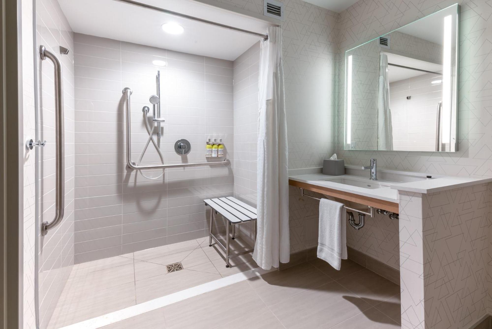 Holiday Inn Express & Suites Vaughan-Southwest By Ihg Ngoại thất bức ảnh