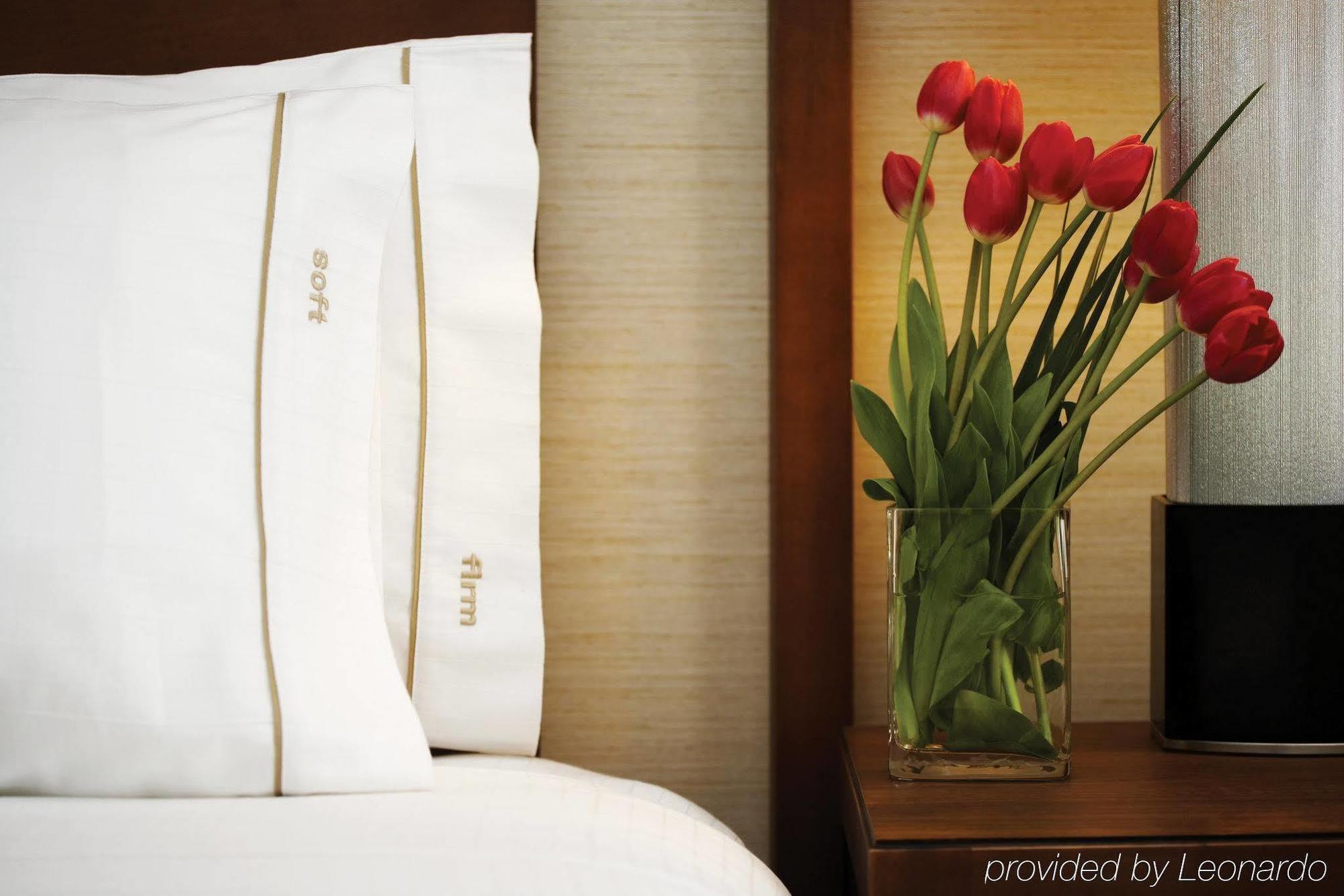 Holiday Inn Express & Suites Vaughan-Southwest By Ihg Phòng bức ảnh